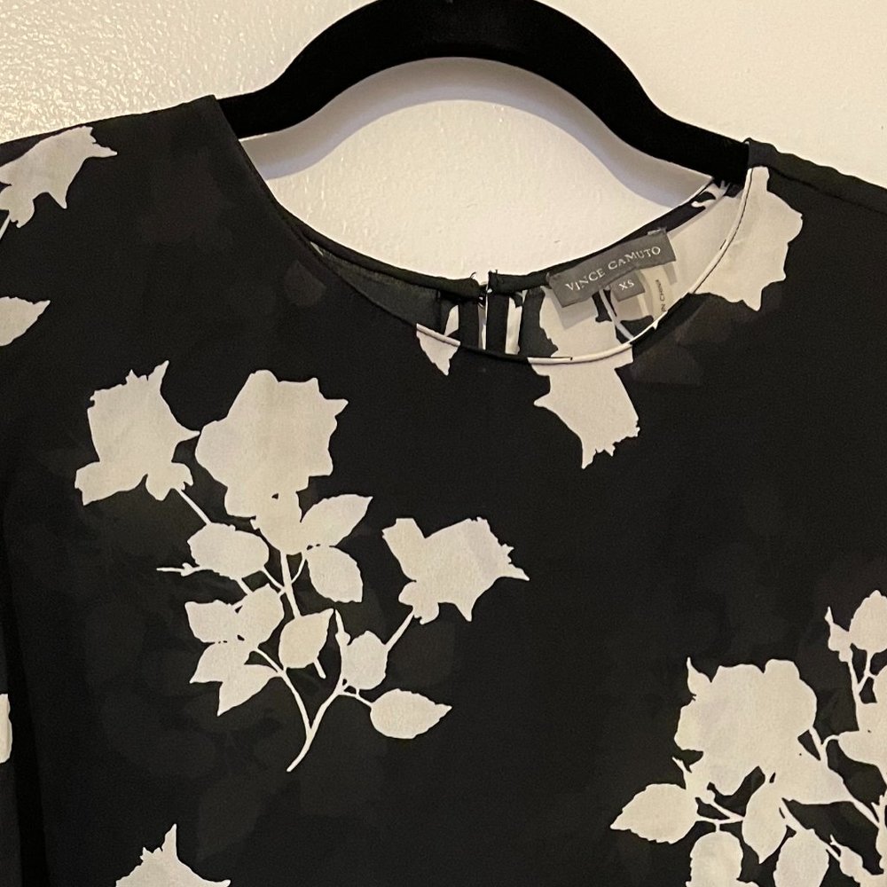 Camuto Floral Blouse - New with Tags - Picture 2 of 6